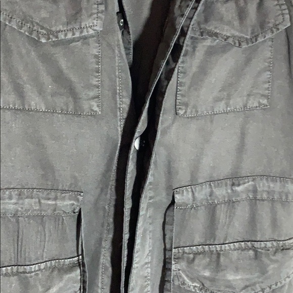 Black vest with pockets, tie, and hidden buttons - Picture 3 of 5